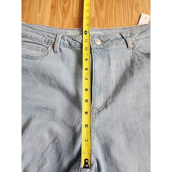NWT No Boundaries Women’s Juniors Size 13 High Rise Mom Jeans Denim Light Wash - Picture 4 of 9
